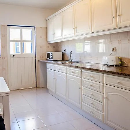 別荘 Lovely House With Shared Swimming Pool And Garden エリセイラ