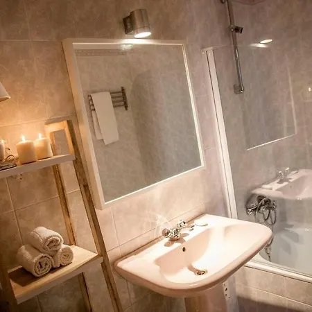 Lovely House With Shared Swimming Pool And Garden *