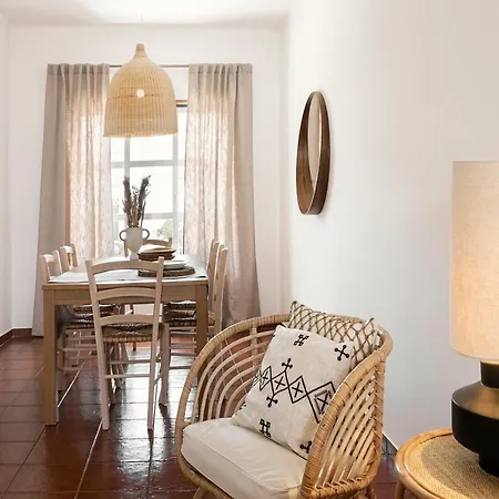 別荘 Lovely House With Shared Swimming Pool And Garden *