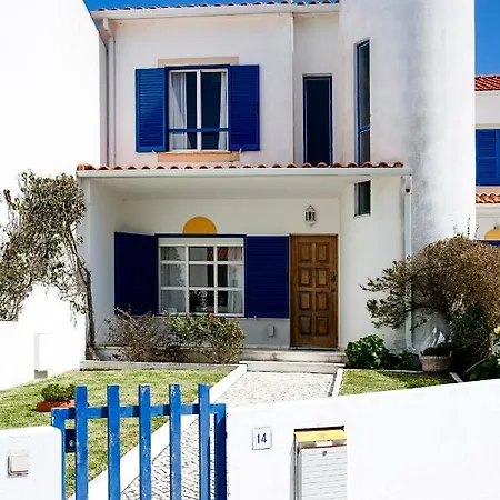 Lovely House With Shared Swimming Pool And Garden