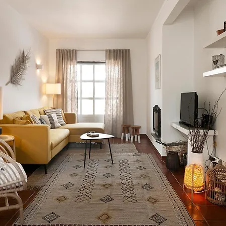 別荘 Lovely House With Shared Swimming Pool And Garden *