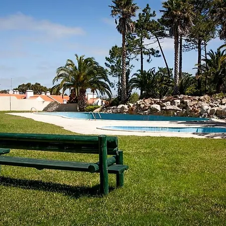 Lovely House With Shared Swimming Pool And Garden Дом отдыха